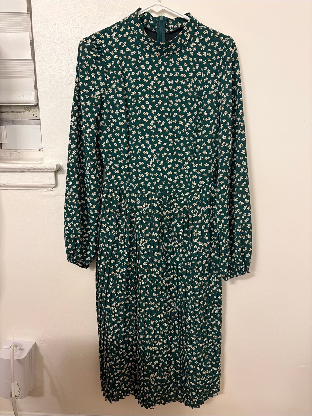Women's Green Floral Long-Sleeve Knee Length Dress
